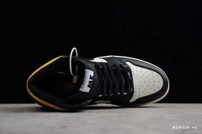 LS 1 MAIZE NO VARSITY AIR JORDAN 0822